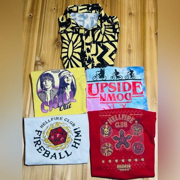 Stranger Things Argyle & Jonathan Chill Out Retro T-Shirt Women’s Size Small - Picture 7 of 7